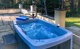 Acorns With Own Hot Tub, Romantic Escape, Close To Lyme Regis